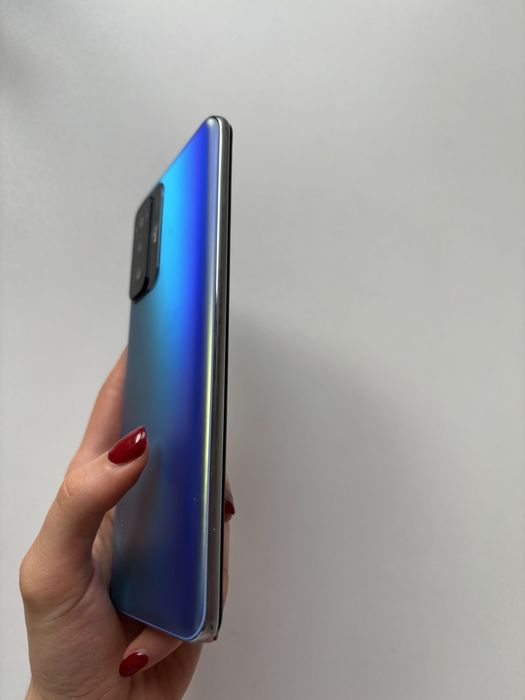 Xiaomi 11T телефона е без следи от употреба