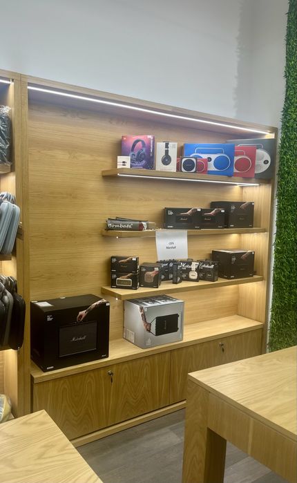 Продавам мебели за магазин, шкафове и куки