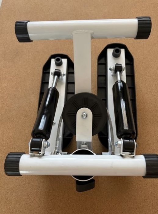 Мини-степпер с эспандерами Для дома новый