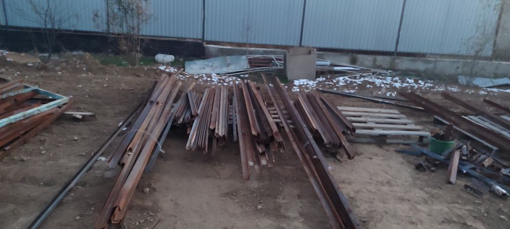 Продам уголки БУ