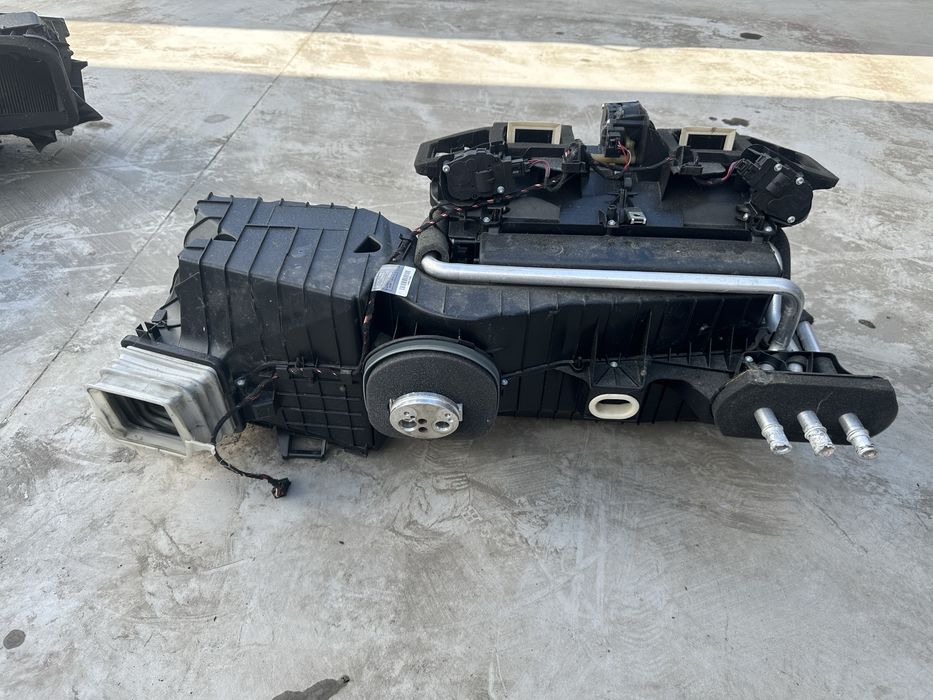 Grup caldura / aeroterma de sub bord + calorifer BMW seria 1 / 2 / 3 / 4 / 5 / 6 / 7 x5 / x6 f01 f02 f06 f07 f10 f11 f13 f14 f15 f16 f30 f31 f20 f21