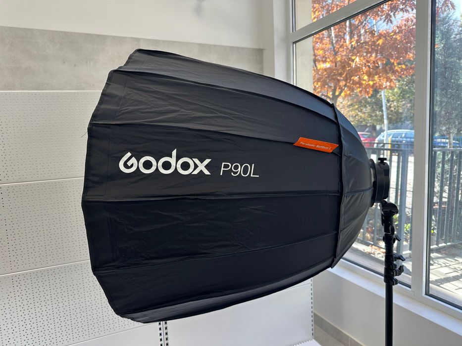 Godox P90L параболичен дълбок софтбокс 90см с Bowens монтаж