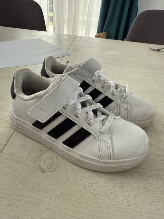 Pantofi sport adidas marimea 28