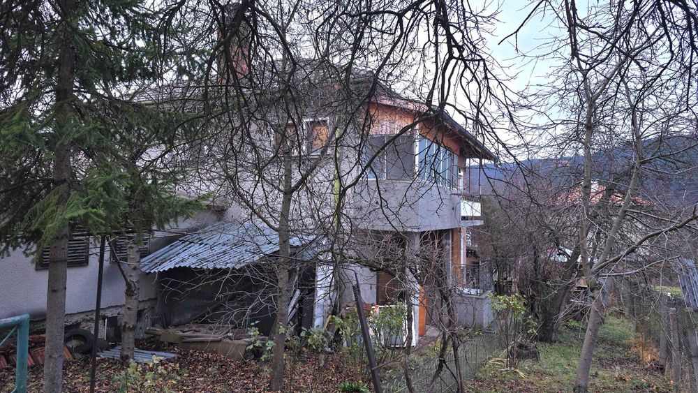 Продава се Къща в Брезник - 220 кв.м за 348 €/кв.м - Снимка #1