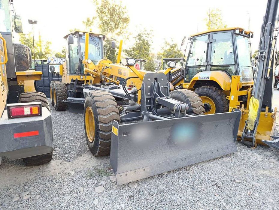 Авто грейдер XCMG GR180