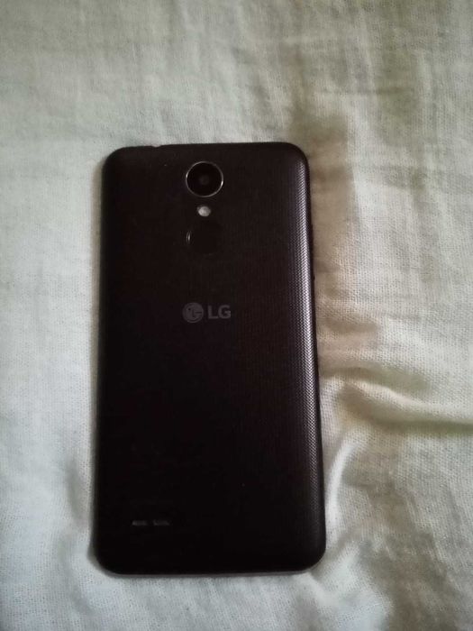 Продам сотовый LG x30