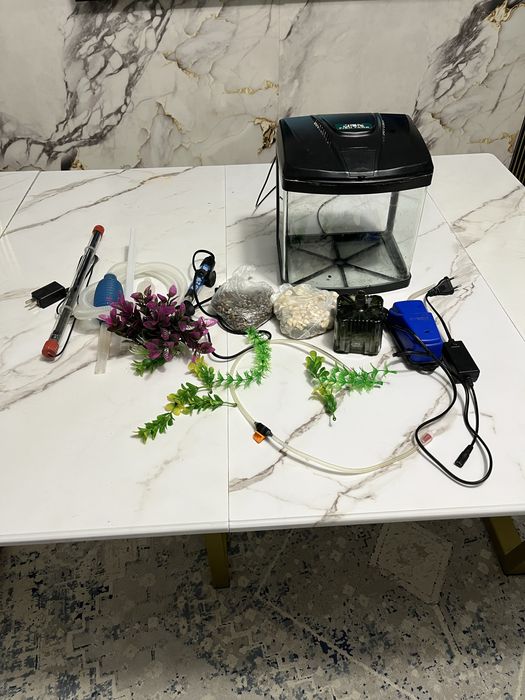 Продам аквариум с аксессуарами