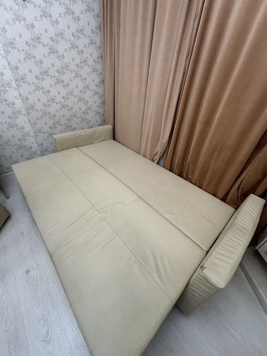 ПРОДАМ диван Ikea кожанный 225см Х 95см