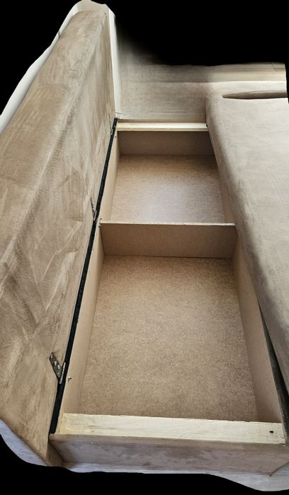 Диван в цвят капучино с функция за сън