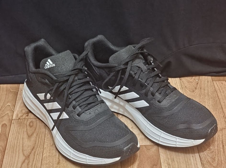 Чёрный кроссовки Adidas