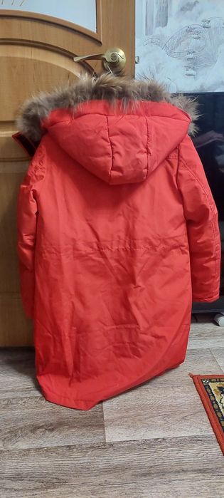 Продам куртку зимнюю девочковую б/у