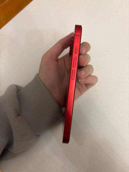 продам айфон 13 в красном цвете