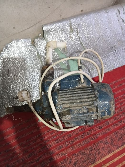 Прадаётса Водиной насос