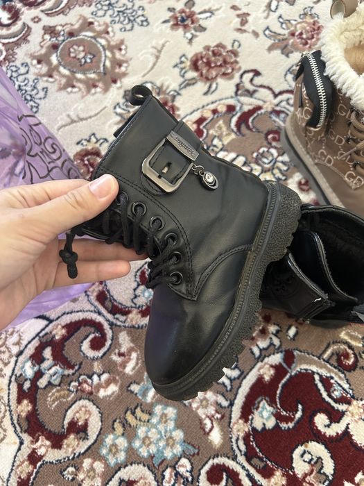 Срочно продам ботинки