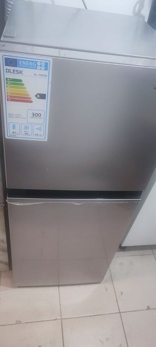 Продам холодильник есть ещё ванна.