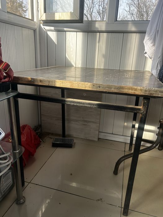 Столы оба размером 80*80