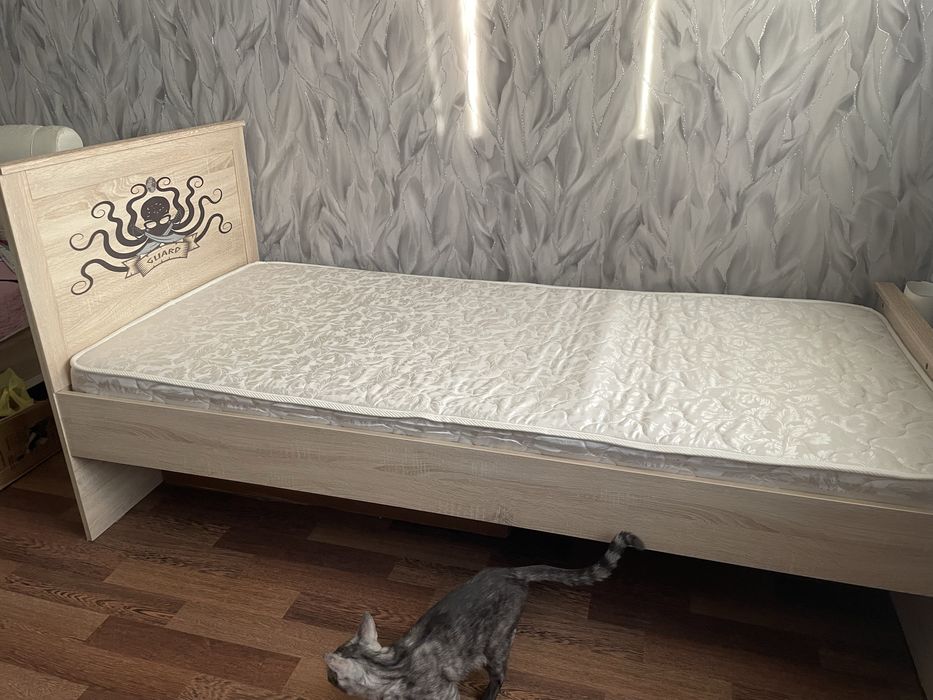 Продам кровать и письменный стол