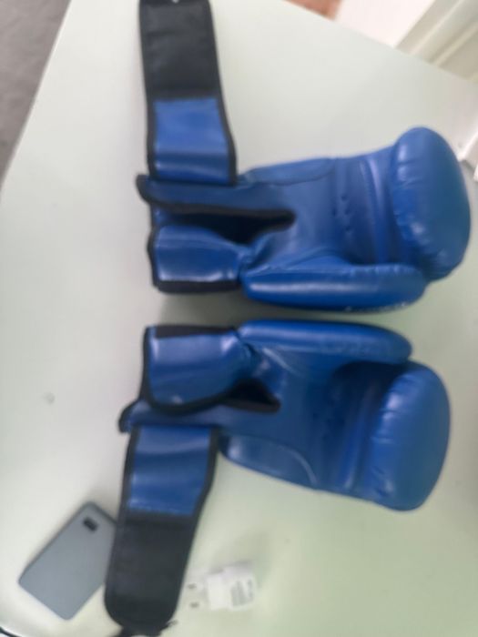 Продаётся  боксерныи перчатки.бу