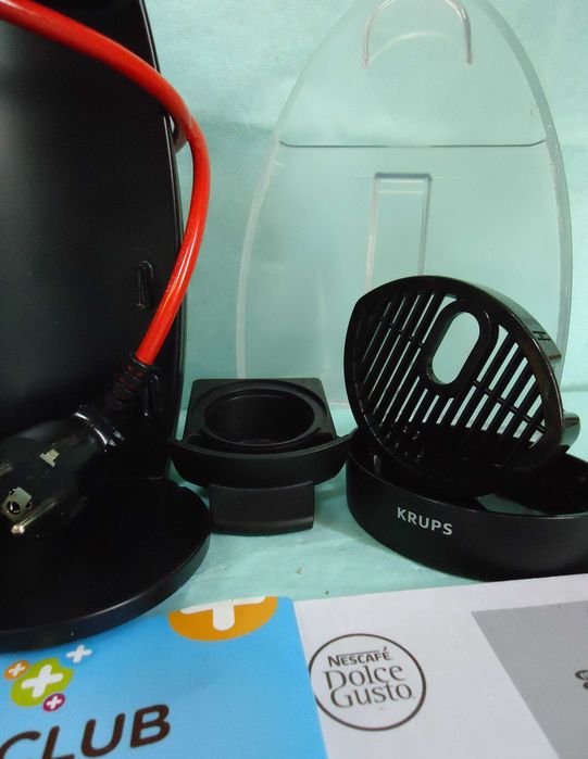 Кафемашина с гаранция 1 година NESCAFÉ® за капсули Dolce Gusto Krups Piccolo.Black Red