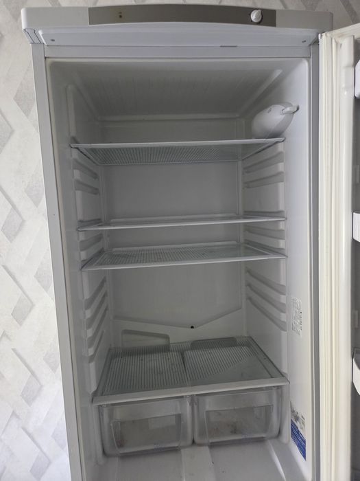 Холодильник Indesit