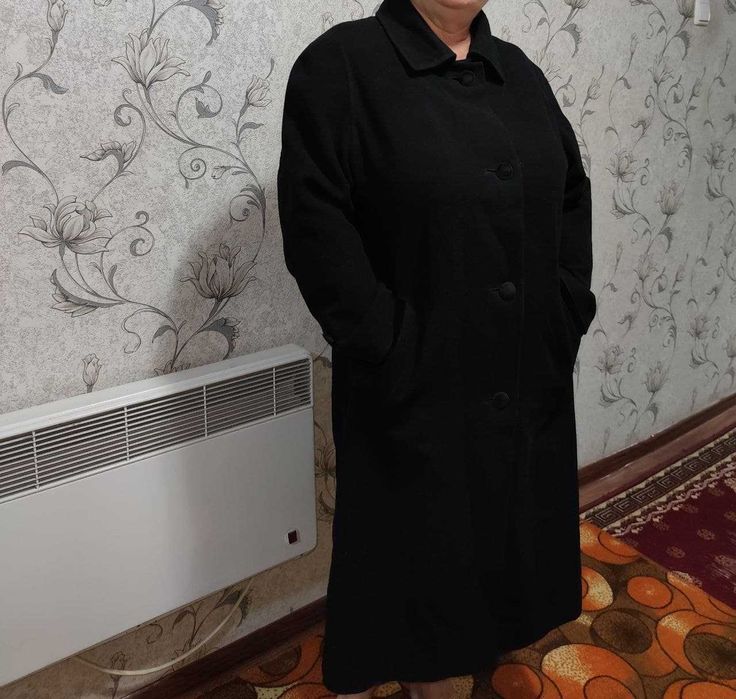 Продаётся женское пальто