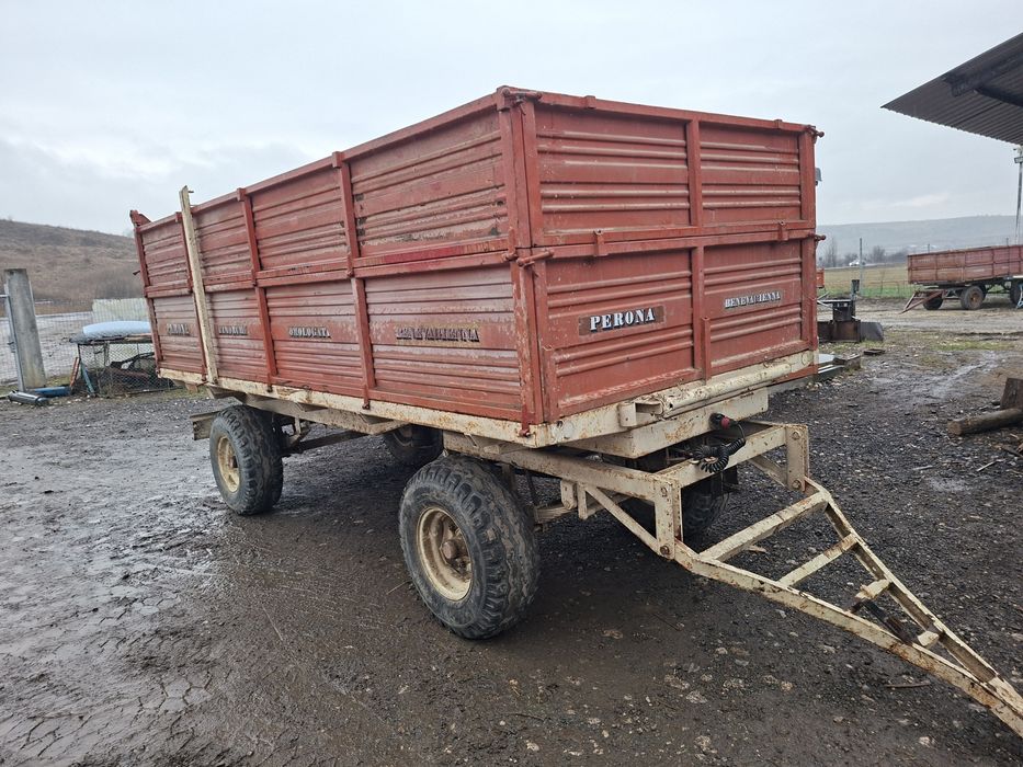 Remorca agricola italiana basculabila trilateral