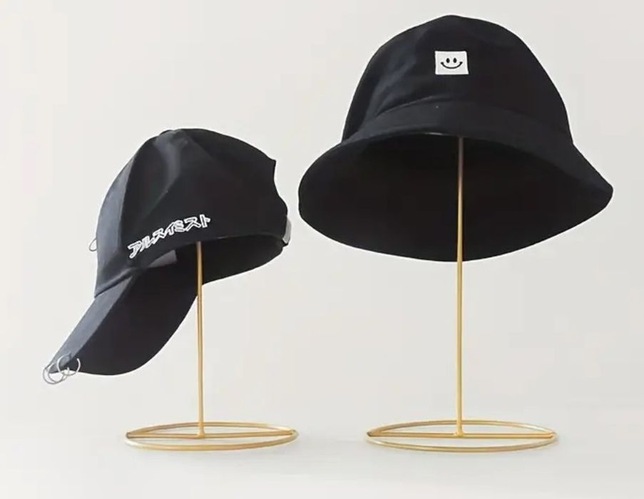 Новая ,Самостоятельная металлическая вешалка для головного убора.