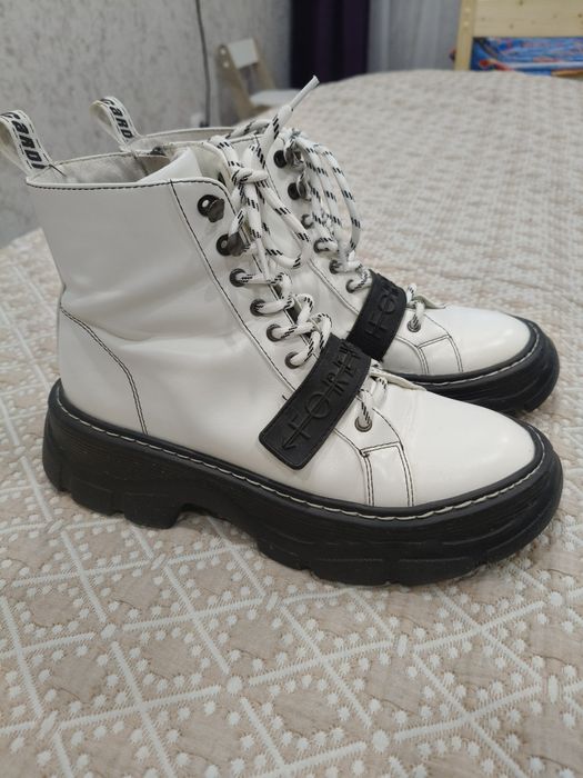 Продам  ботинки демисезонные