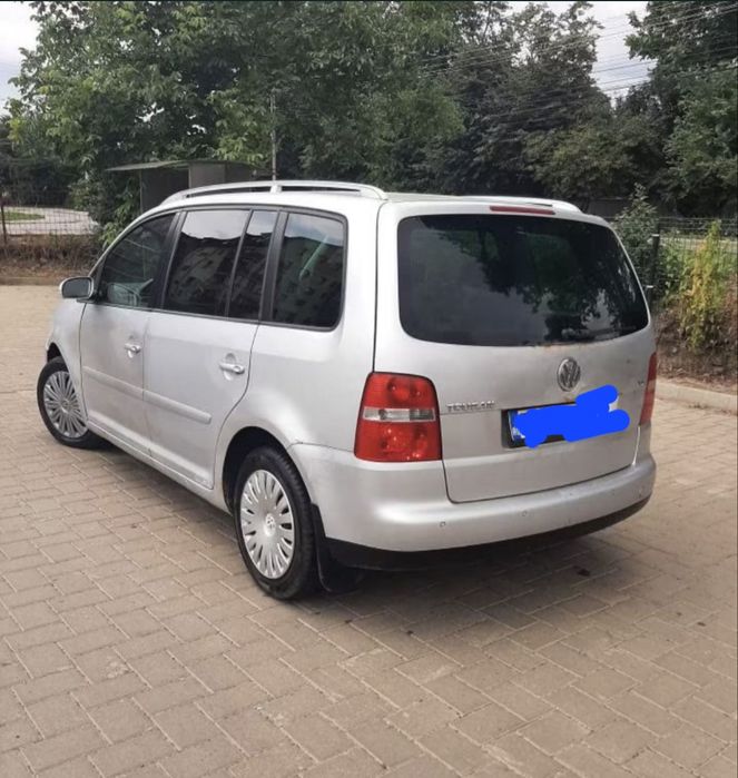 Vând volkswagen tuaran