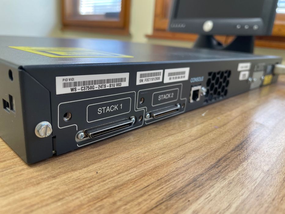 Гигабитов Суич Cisco Catalyst 3750G