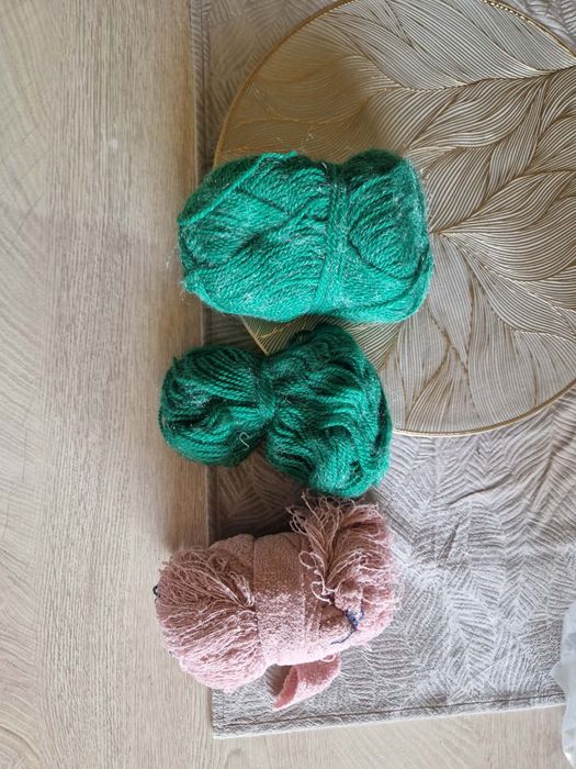 Прежди  + куки за плетене