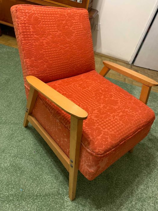 fotoliu tapitat rosu