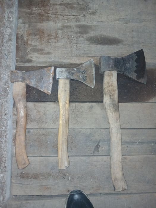 Продам топоры для гараже