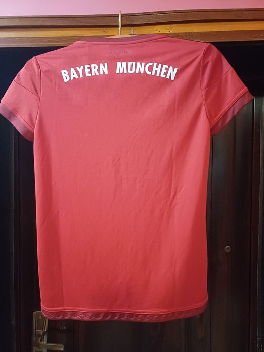 Продавам фланелка на БАЙЕРН МЮНХЕН