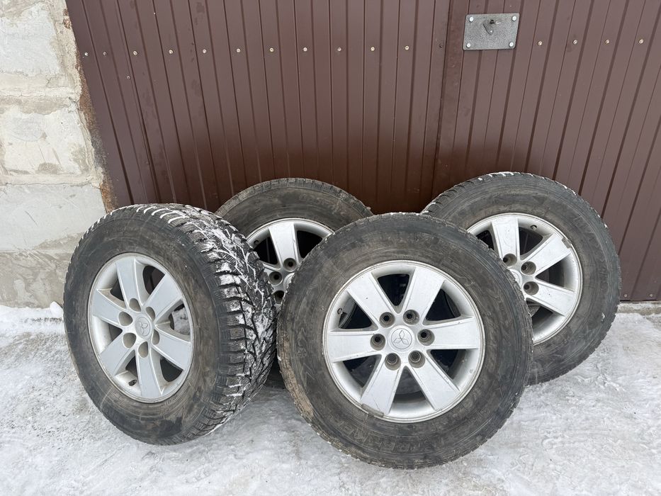 Продам колеса паджеро 4