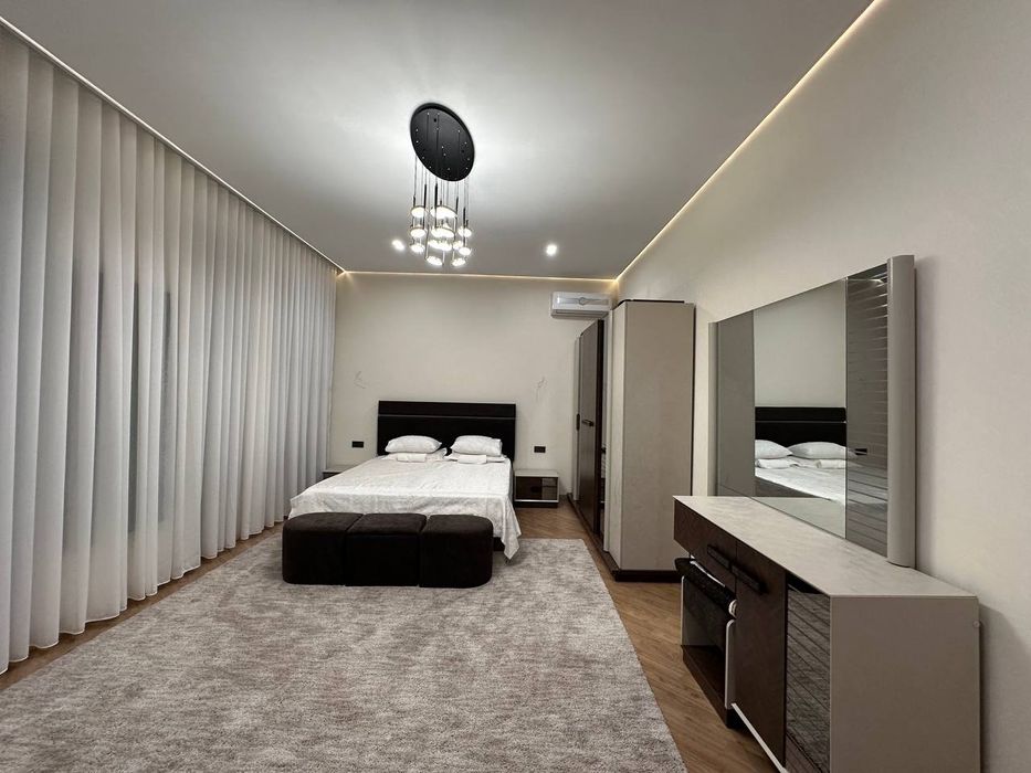 В элитном районе, в элитном доме, элитная квартира