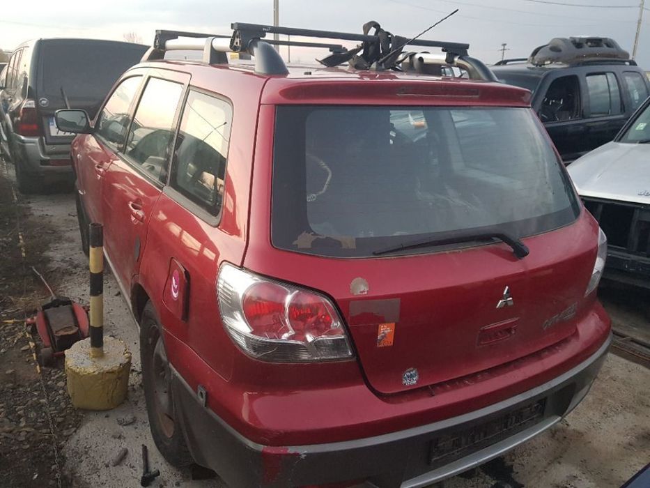 Dezmembrez mitsubishi outlander 2.0 benzina 2004