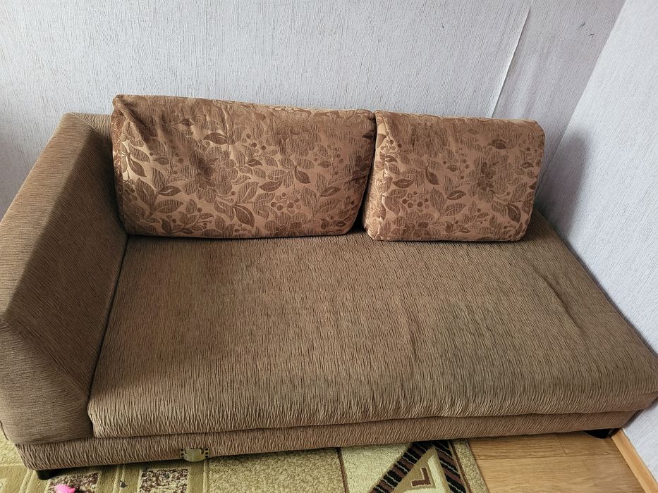 Диван сатылады..