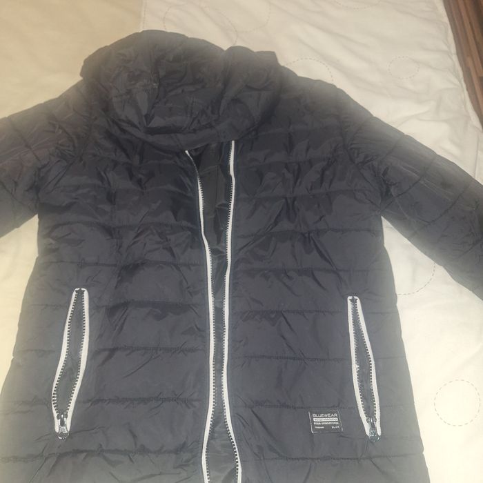 Geaca groasa de zapada neagra cu gluga