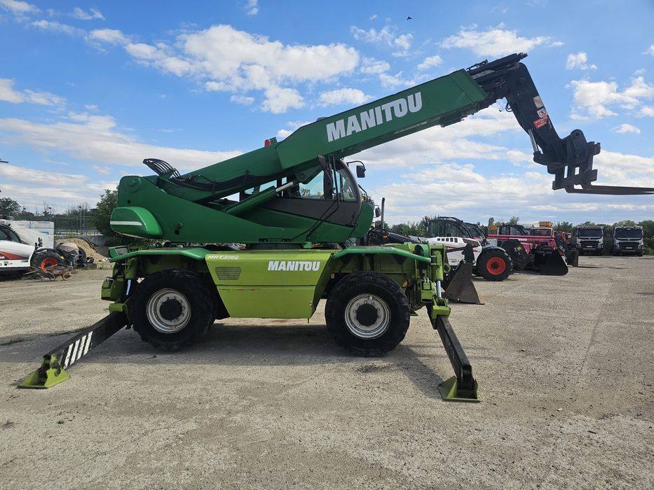 Închiriez încărcător telescopic rotativ