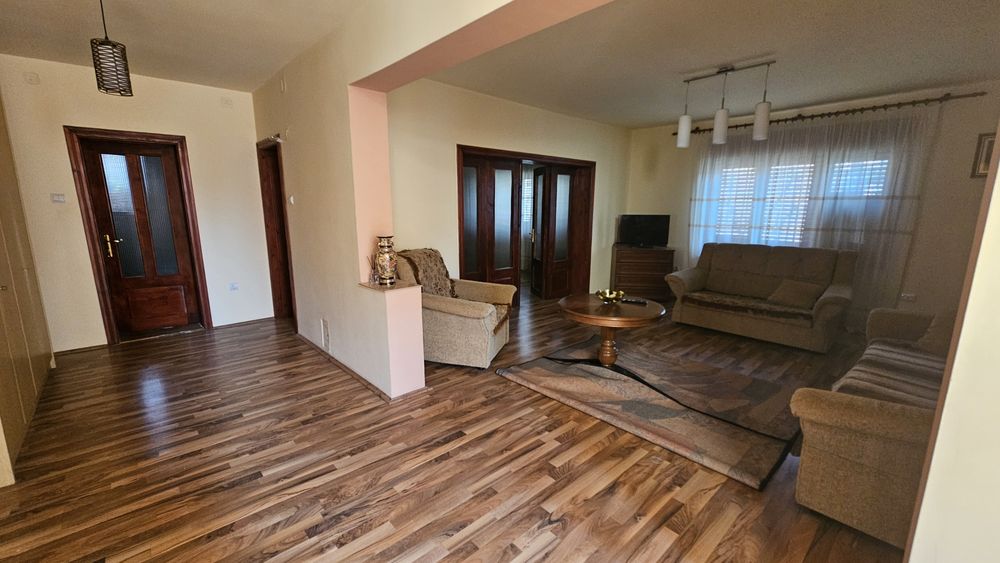 Casa spatioasa cu etaj, 320mp, 500mp teren , Sebis , Arad