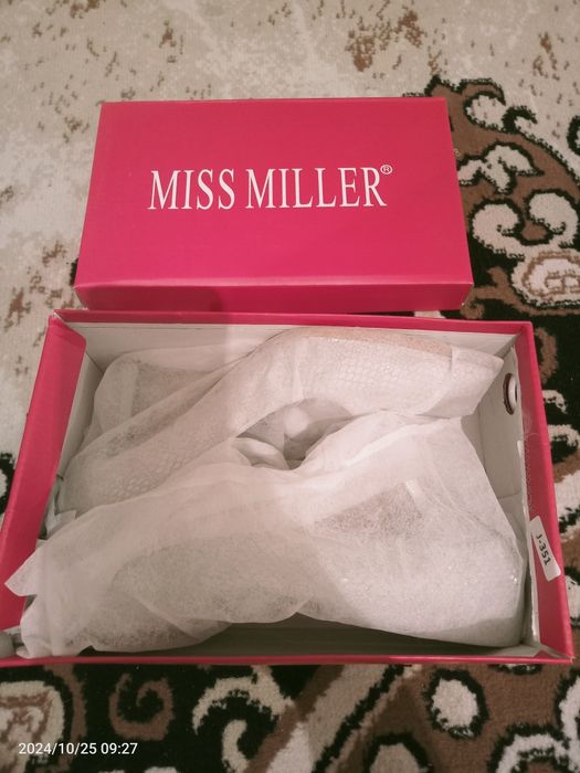 Аяқ киімдер сатылады