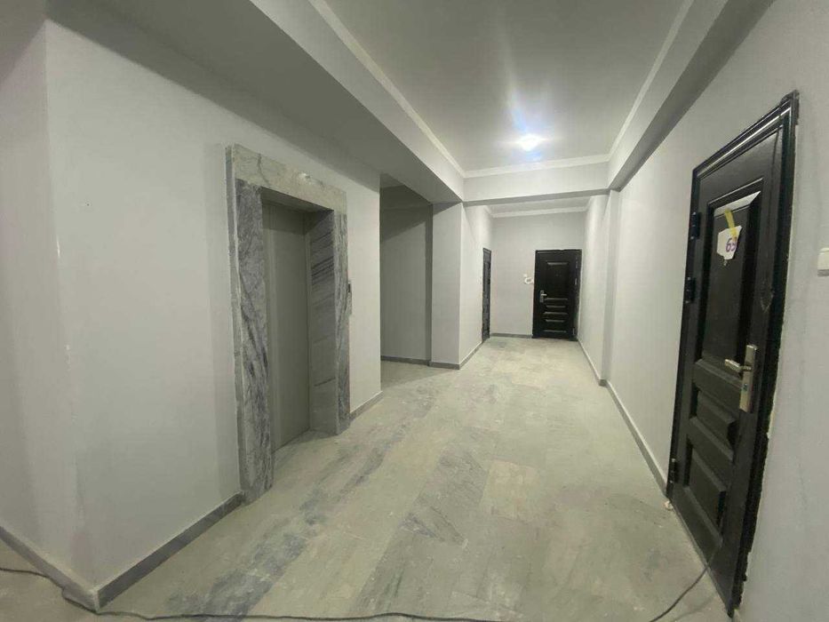 Новостройка 2/8/10 без ремонта. Рядом с метро рохат и 4 чи бекат