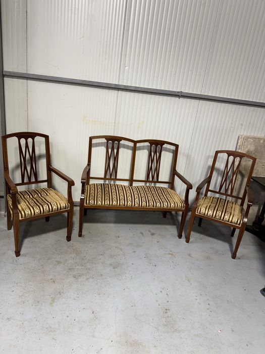 Canapea si doua fotolii cu influente Chippendale