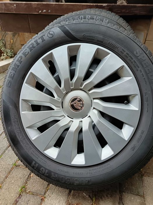 НОВИ летни гуми 205/60/16 с джанти и тасове за Шкода Октавия