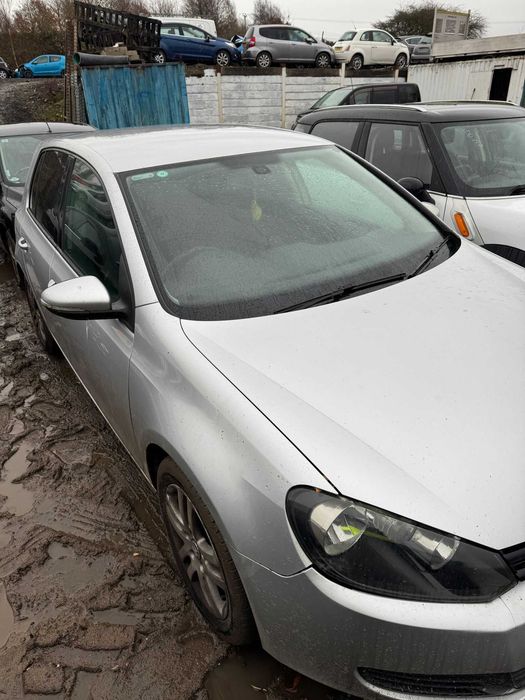 Dezmembrez Volkswagen Golf 6 1.6 TDi an 2010 cod motor CAYC