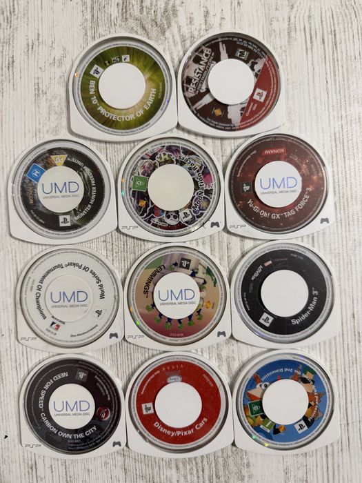 PSP 3000 - с аксеоари и 11 UMD игри