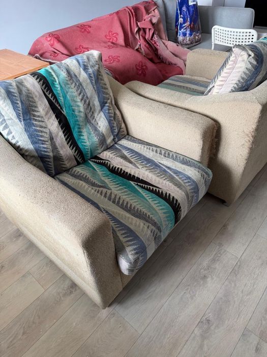 Кресло и ковры все б/у