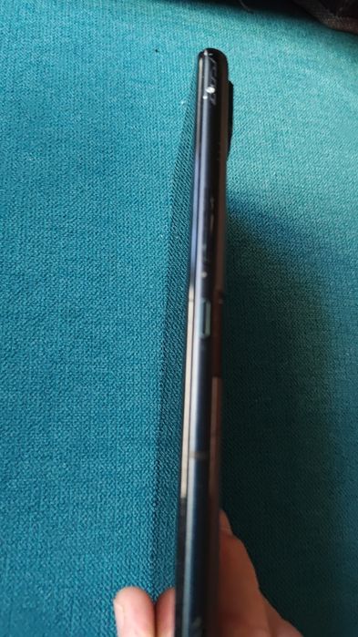 Продавам Asus Rog Phone 6D Ultimate 16Gb ram 512Gb storage