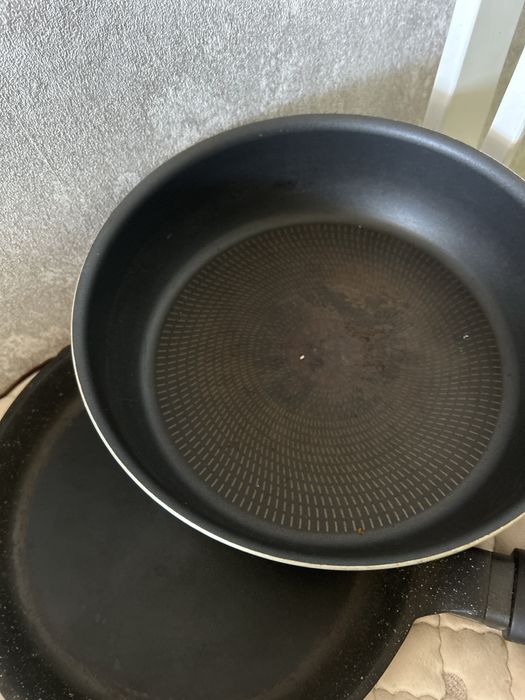 Сковородки б/у 24 см